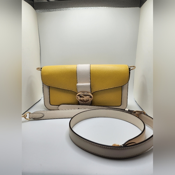 Coach Georgie Shoulder bag in color block. Gold/Retro Yellow/Chalk. - Picture 3 of 10
